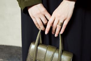 Nicht nur bei Jacken: Olivgrün ist jetzt wieder voll im Trend