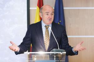 EZB-Vizepräsident de Guindos warnt vor Börsenrisiken wegen des Hypes um KI. (Archivbild)