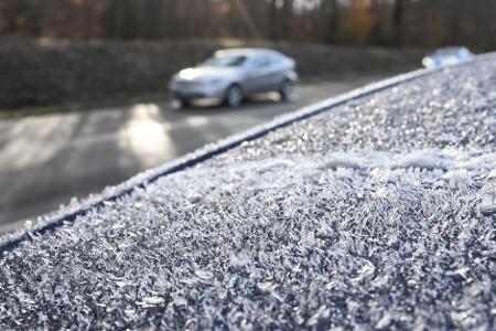 Für Autofahrer hieß es teils: kratzen.