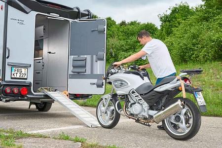 f_Knaus_Sport+Fun_Black-Edition_Motorrad