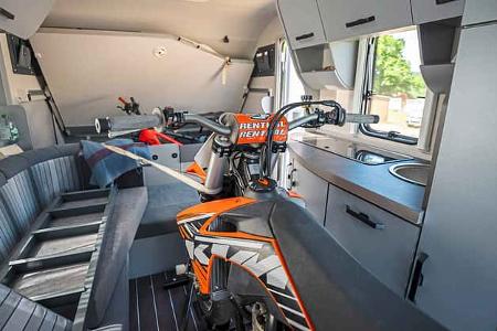 f_Knaus_Sport+Fun_Black-Edition_Supermoto