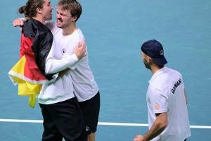 "Einfach nur froh": DTB-Team fällt glücklich ins Bett