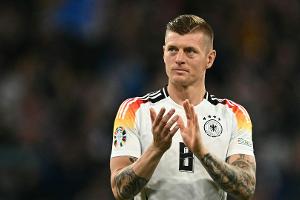 Kroos erhält Bundesverdienstkreuz