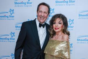 Joan Collins begeistert in London mit altersloser Eleganz