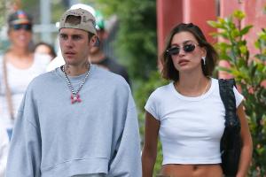 Hailey Bieber feiert 29. Geburtstag Händchen haltend mit ihrem Justin