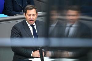 Klingbeil verteidigte seinen Etat. 