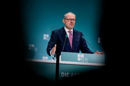 Arbeitgeberpräsident Dulger sagt: Die Koalition muss liefern.