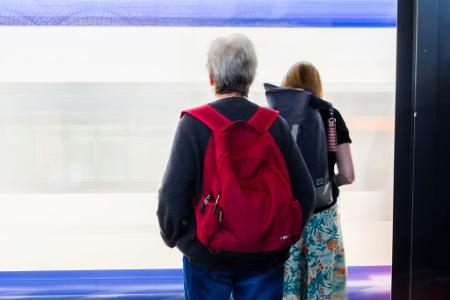 Viele Menschen sind auch im Rentenalter noch aktiv auf dem Arbeitsmarkt. (Symbolbild)