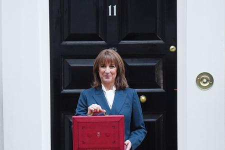 Finanzminister Rachel Reeves hat zugegeben, Wahlversprechen zu brechen.