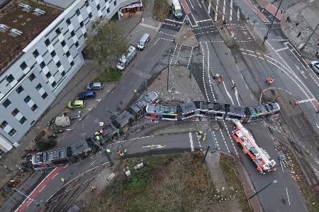Der Fahrer der Straßenbahn erlitt einen Schock.