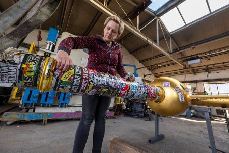 Hunderte Sticker klebten auf dem Gipfelkreuz. (Archivbild) 