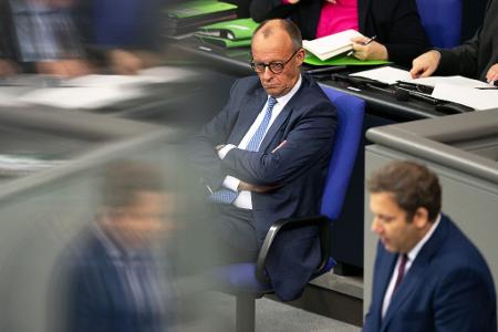 Der Bundestag bestimmt, wie die Regierung von Friedrich Merz im nächsten Jahr Geld ausgeben darf. 