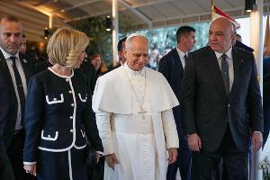 Bei seinem Besuch im Libanon traf Papst Leo XIV. den Präsidenten des krisengeschüttelten Landes, Joseph Aoun (r.). 