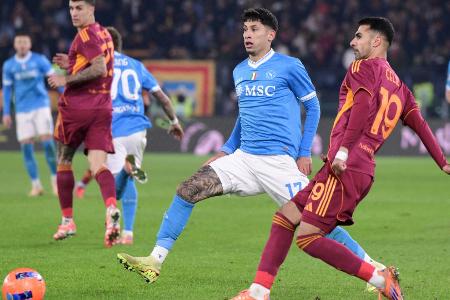 Serie A: Neapel gewinnt in Rom und bleibt ganz oben dran