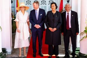 Staatsbesuch in Suriname: Königin Máxima strahlt im Spitzenkleid