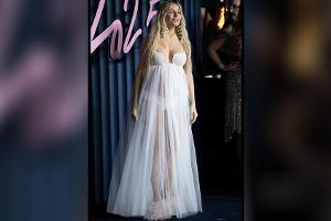 Drittes Kind: Sienna Miller hüllt Babybauch in transparente Traumrobe