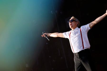 Inklusive Crowdsurfing: Kraftklub gibt Geheimkonzert im Supermarkt