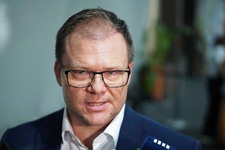 Umweltminister Carsten Schneider hatte mehrfach angekündigt, das Klimaschutzprogramm zum Jahresende präsentieren zu wollen. (Archivbild)