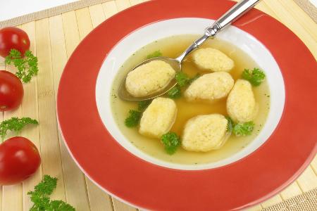 Grießklöschensuppe