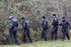 Die Ermittlungen im Fall des getöteten achtjährigen Fabian führen Polizisten zurück in das Gebiet des Fundortes.