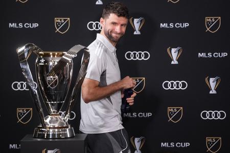 Thomas Müller hat den MLS-Cup im Blick.