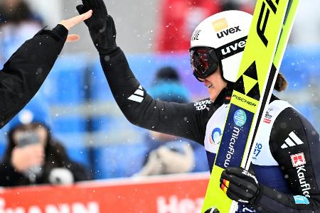 Skispringen: Reisch und Freitag in den Top 10