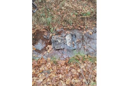 Motorblock im Entwässerungsgraben