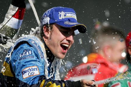 Fernando Alonso - In 15 von 19 Rennen steht Fernando Alonso 2005 auf dem Treppchen, in 14 von 18 Rennen schafft er 2006 den Sprung unter die ersten Drei. Beide Serien reichen am Ende zum Titelgewinn.