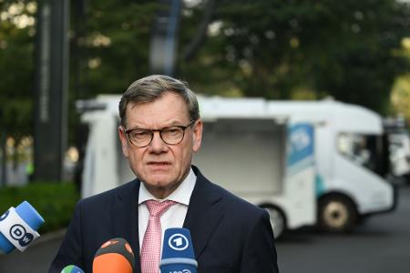 Außenminister Johann Wadephul (CDU) äußert sich zum Abschluss seines Besuchs in China auf eine Frage hin auch zu den Verhandlungen über eine Friedenslösung in der Ukraine.
