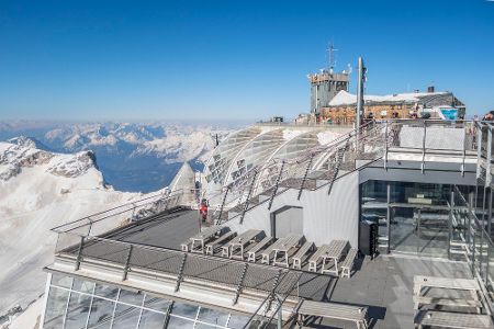 Zugspitzbahn-Bergstation und Münchner Haus aus der Zugspitze