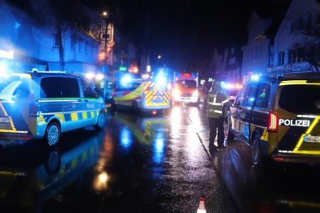 Die Lange Straße in Beverungen wurde für die Zeit der Unfallaufnahme für den Verkehr gesperrt.