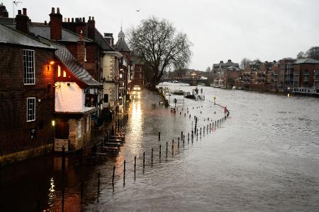 Überschwemmte Straßen im englischen York.
