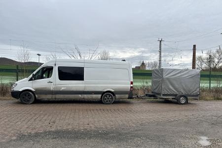 Bild des moldawischen Kleintransporters mit Anhänger