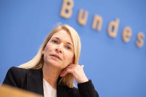 Will den Konzern vom Kopf auf die Füße stellen: Die neue Bahnchefin Evelyn Palla. (Archivbild)