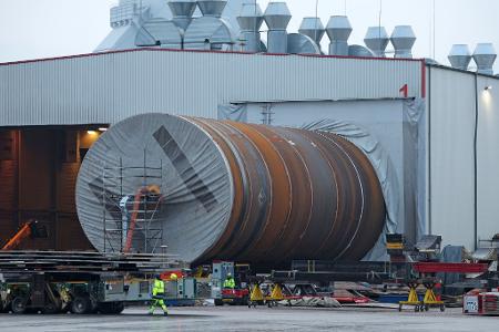 Hohe US-Zölle etwa auf Stahl belasten die Wirtschaft.