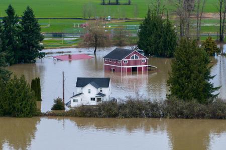Flussebenen im US-Bundesstaat Washington sind nach schweren Regenfällen überflutet. 