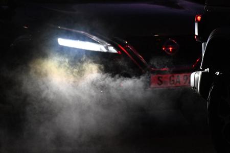 Die EU-Kommission will eine Rücknahme des sogenannten Verbrenner-Aus vorschlagen. (Archivbild)