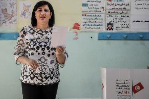 Ein tunesisches Gericht hat die prominente Oppositionspolitikerin Abir Moussi zu einer Gefängnisstrafe von zwölf Jahren verurteilt. (Archiv)