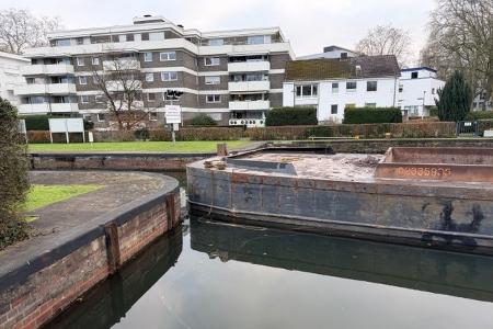 Leichter vor der Schleuse Wasserbahnhof Mülheim