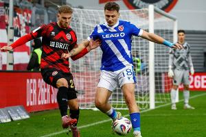 3. Liga: Cottbus patzt in Unterzahl in Wiesbaden