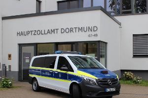 Der Haupteingang des Hauptzollamts Dortmund, Dienstgebäude Semerteichstraße