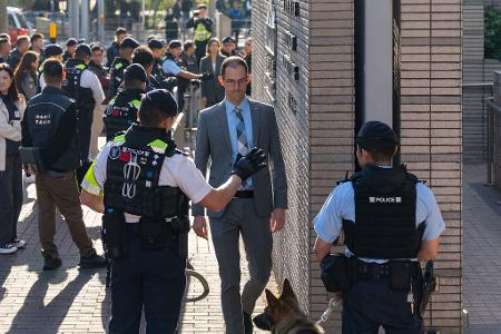 Auch ausländische Diplomaten kamen zur Verkündung des Urteils. 