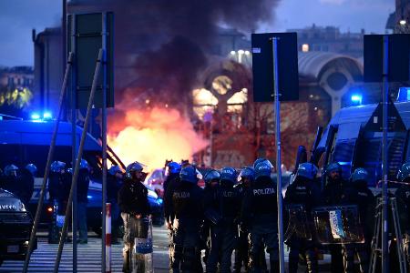 Ausschreitungen vor Genua-Inter: Drei Polizisten verletzt