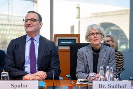 Corona-Aufarbeitung im Bundestag: Jens Spahn und die frühere Sonderermittlerin Margaretha Sudhof.