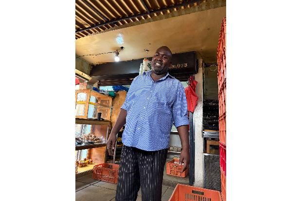 Bäcker Greyson Nyenze unterstützt als Mentor Jugendliche aus dem Slum Kibera. (Archivbild)