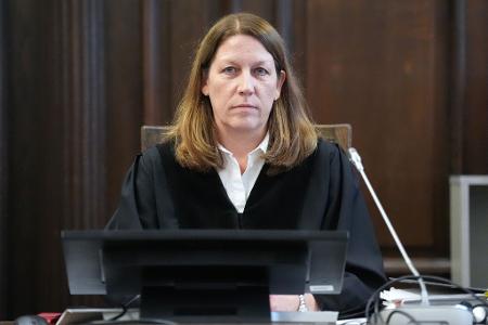 Die Vorsitzende Richterin Isabel Hildebrandt hat viele Fragen an den mutmaßlichen Chef der Entführer.