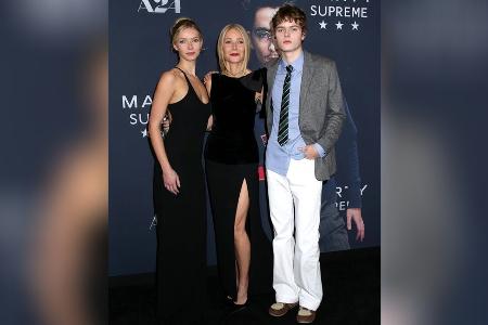 Gwyneth Paltrow: Tochter Apple trägt ihr Kleid von 1996 auf