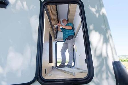 Challenger S294 Slim-Teilintegrierter Sport Edition Heckgarage hoch