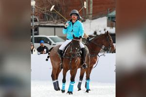 Ehefrau Meghan ist begeistert: Prinz Harry spielt Polo im Schnee