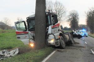 Lkw-Fahrer bei Unfall verletzt. 
(Foto: Polizei Viersen)